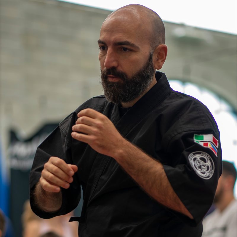 Riccardo Geraci in guardia durante una dimostrazione di Wing Chun